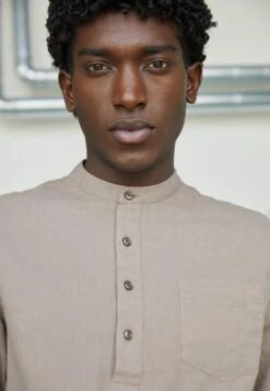 Pier One Overhemd - Taupe -Pier One 02bf2dafeb9f48aca132a39f3c9562ef scaled