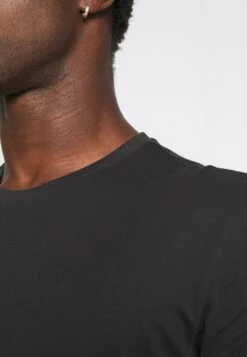 Pier One 3 Pack - T-Shirt Basic - Black/Mottled Dark Grey/Bordeaux -Pier One 04cd6e61680f434c97b57d78f55241fd scaled