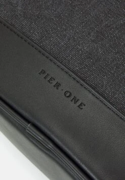 Pier One Unisex - Toilettas - Black -Pier One 05d508e36bb14f79b1a50f5dfb5612b7 scaled