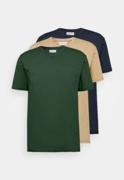 Pier One 3 Pack - T-Shirt Basic - Khaki/Tan/Dark Blue -Pier One 0c35076ff08749278d2b17df3e7e328f scaled