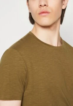 Pier One 5 Pack - T-Shirt Basic - Black/Light Blue/Khaki/Mint/Beige -Pier One 1315f4c5b0a249f28b5e2194be681f86 scaled