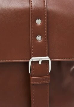 Pier One Schoudertas - Brown -Pier One 13681cf0e15d4e7a880bcd49346bf5a1 scaled