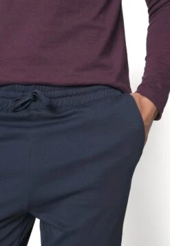 Pier One Pyjama -Dark Blue/Bordeaux -Pier One 13926a0a590f47d8a76746add2fcfa92 scaled