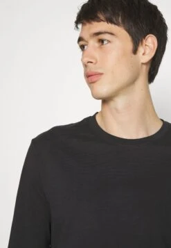 Pier One 5 Pack - Longsleeve - White/Dark Green/Light Green/Black -Pier One 148e7397fbfd47649b940fe065e3dabf scaled