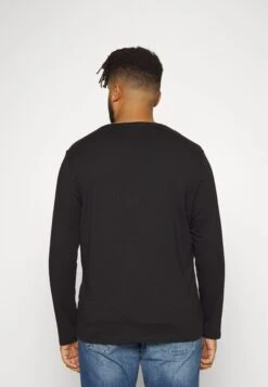 Pier One 2 Pack - Longsleeve - Blue/Black 10 Pier One 2 Pack - Longsleeve - Blue/Black -Pier One 15f224365c3d4ba896a36732a14e5141 scaled