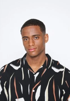 Pier One Contemporary Art Regular Resort- Overhemd - Black -Pier One 209c2b8fb1b54d8599c6f0e75d4a20f4 scaled