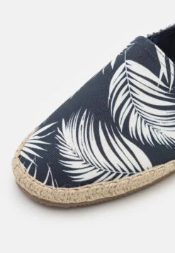 Pier One Unisex - Espadrilles - Dark Blue 11 Pier One Unisex - Espadrilles - Dark Blue -Pier One 2434d4031c89494b93e7b492169b9010 scaled