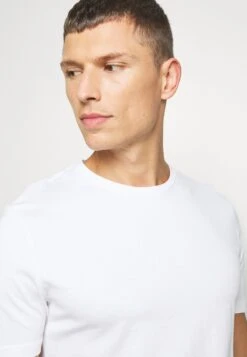 Pier One 7 Pack - T-Shirt Basic - White/Blue/Green -Pier One 250428b12b8d4cafaf02bd6331fda98c scaled