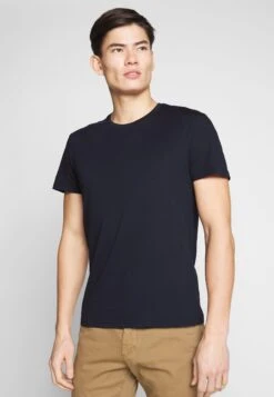 Pier One 2 Pack - T-Shirt Basic - White/Dark Blue -Pier One 29e824f9825c4b58be6620e83ee4ac6b scaled