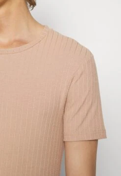 Pier One T-Shirt Basic - Taupe 9 Pier One T-Shirt Basic - Taupe -Pier One 2a9ef7705c0841feb95a2bd4013ae01b scaled