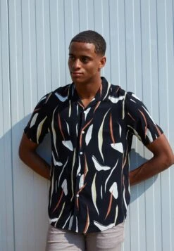 Pier One Contemporary Art Regular Resort- Overhemd - Black -Pier One 2d83ec63d164465989dae86a7aa08f89 scaled