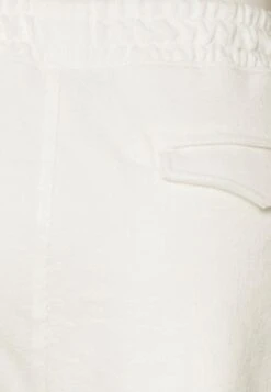 Pier One Trainingsbroek - White -Pier One 386adaf7ee91480f99e05bbe94209d4d scaled