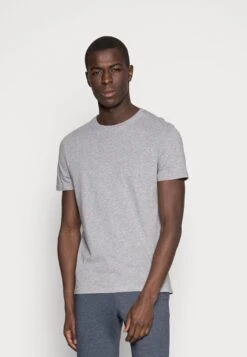 Pier One 3 Pack - T-Shirt Basic - White/Black/Light Grey -Pier One 4076e7e50d3a4fb78cc08ea42ee0eb04 scaled