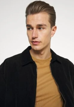 Pier One 5 Pack - T-Shirt Basic - Brown/White/Black -Pier One 41bdebd242374d019f64e1060d47972d scaled