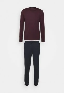 Pier One Pyjama -Dark Blue/Bordeaux -Pier One 44d1a5d0e01745888ac1a74563e21776 scaled