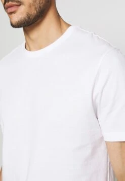 Pier One 5 Pack - T-Shirt Basic - White/Black/Bordeaux -Pier One 4a6de0d2b72e4f1290d4d17a26a3cd34 scaled