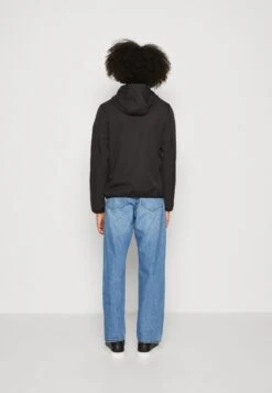 Pier One Regenjas - Black 8 Pier One Regenjas - Black -Pier One 4e357a4c9dc64463935acb495187a2e8 scaled