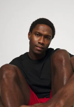 Pier One 3 Pack - Pyjamabroek - Black/Mottled Dark Grey/Red -Pier One 4f57fa2361ff43dba0b55c4847802e72 scaled