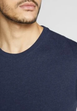 Pier One 4 Pack - T-Shirt Basic - Black/White/Blue -Pier One 5847a37145c74e25a85f71f4653216cb scaled