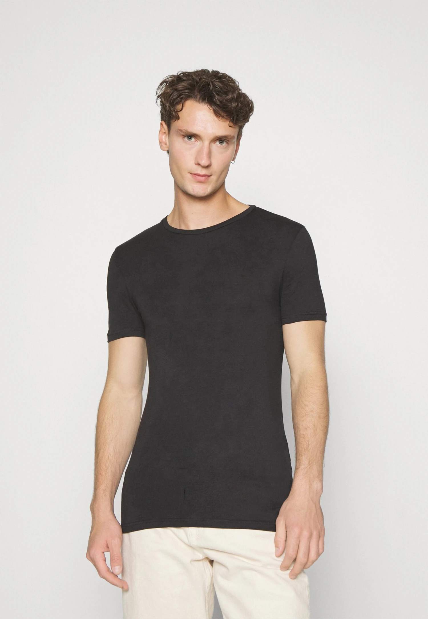 Pier One 3 Pack Muscle Fit- T-Shirt Basic - Black 2 Pier One 3 Pack Muscle Fit- T-Shirt Basic - Black - Afbeelding 2