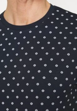 Pier One 3 Pack - T-Shirt Print - White/Dark Blue/Red -Pier One 5fcb9053133a4f0cbf3c72e8cff6c432 scaled