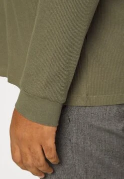 Pier One Longsleeve - Olive 11 Pier One Longsleeve - Olive -Pier One 612d7def041345c5919aa60fd72cef62 scaled