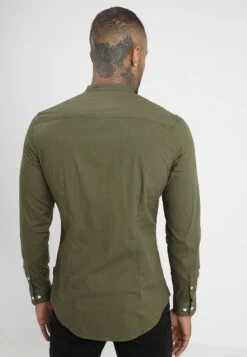 Pier One Muscle Fit Stand- Overhemd - Oliv -Pier One 6203a98ce2074a57aa2427fe331f99cb