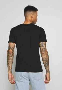 Pier One 3 Pack - T-Shirt Basic -Black/ White -Pier One 62b5a01d5c8d4fd291dd4dd53c56b920 scaled