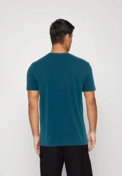 Pier One 7 Pack - T-Shirt Basic - Red/Silver/Royal Blue -Pier One 6374f17865c94d1faccc81cab75d0f70 scaled