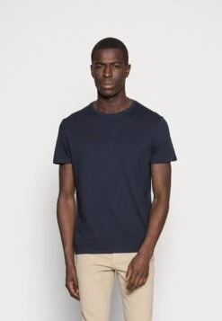 Pier One 2 Pack - T-Shirt Basic - Bordeaux -Pier One 644f3d6f49d04025b83d0d4b0da6c6b9 scaled