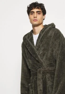 Pier One Badjas - Khaki -Pier One 65ea8ffbdd2149b7890e34f2b0655607 scaled