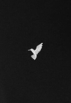 Pier One Pique Embro Detail- T-Shirt Basic - Black 5 Pier One Pique Embro Detail- T-Shirt Basic - Black -Pier One 6c7c2588324644019773d655c64baea8 scaled