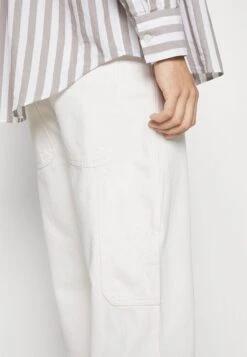 Pier One Carpenter Colored Twill- Straight Leg Jeans - Off-White -Pier One 72381b5c0ea4476da8022189e3b24b31 scaled