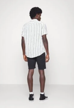 Pier One 2 Pack - Shorts - Black/Olive -Pier One 73395e7496094f16ab01d685c224eec1 scaled