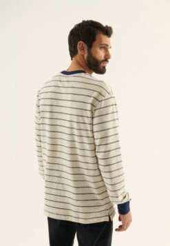 Pier One Longsleeve - White 7 Pier One Longsleeve - White -Pier One 7569972092ed48a6930a520cbd7a41d7 scaled