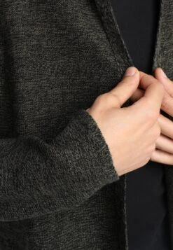 Pier One Vest - Black/Olive -Pier One 77cc56baa8d64ff08fd27eaa2cfca327 scaled