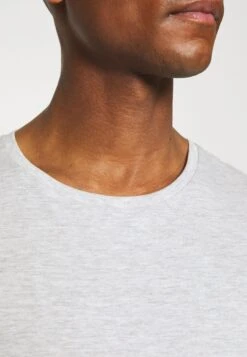 Pier One 5 Pack - T-Shirt Basic - Black/White/Light Grey -Pier One 781514b98ac940a2934d4a3cf6c9ca05 scaled