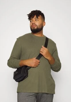 Pier One Longsleeve - Olive 9 Pier One Longsleeve - Olive -Pier One 82d24bc02660402697088dbb931be292 scaled