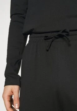 Pier One Pyjama - Black 11 Pier One Pyjama - Black -Pier One 842cc55e81224f6ca06ad94aae25d25c scaled