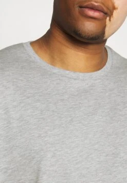 Pier One 5 Pack - T-Shirt Basic - Khaki/Grey/Dark Blue -Pier One 8700a41455ac40399e0ba0b358a0a801 scaled