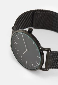 Pier One Horloge - Black -Pier One 8b2340ff73dc4a1f9b8ac484f23348a2 scaled