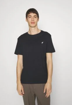 Pier One 5 Pack - T-Shirt Basic - Black/White/Dark Blue -Pier One 8efda8ef684d4c4b842c548c3a43e2cf scaled