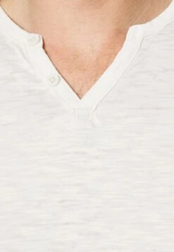 Pier One T-Shirt Basic - Off-White 9 Pier One T-Shirt Basic - Off-White -Pier One 98d0da50953649dd880949f058c3b43f scaled