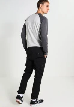 Pier One Cargobroek - Black -Pier One 9b6505bb0b474bfa897c268f418c4924 scaled