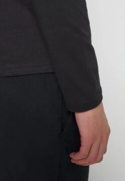 Pier One 5 Pack - Longsleeve - Black/White/Olive -Pier One 9c999edfb4784781b9b45e88c2578460 scaled