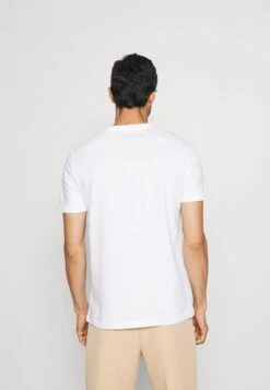 Pier One 5 Pack - T-Shirt Basic - White/Black/Bordeaux -Pier One 9f1e9f18a0014b9c9223e071e1cbbb85 scaled