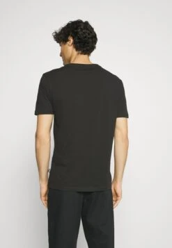 Pier One 5 Pack - T-Shirt Basic - White/Black/Dark Blue -Pier One a0c7b6453ce14bcdb30df26ad77873b2 scaled