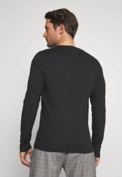 Pier One 2 Pack - Longsleeve - White/Black -Pier One b2ae0ed0844241398576a6d2524b1cab scaled