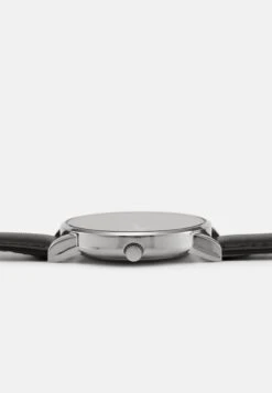 Pier One Horloge - Black/Silvercoloured -Pier One bd3d862d66074e7da00979f93f7842ad scaled