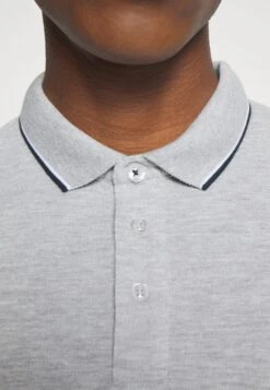 Pier One 2 Pack - Poloshirt - Light Grey/Dark Blue -Pier One c3bb09835bf34c2294b3a57360c769aa scaled